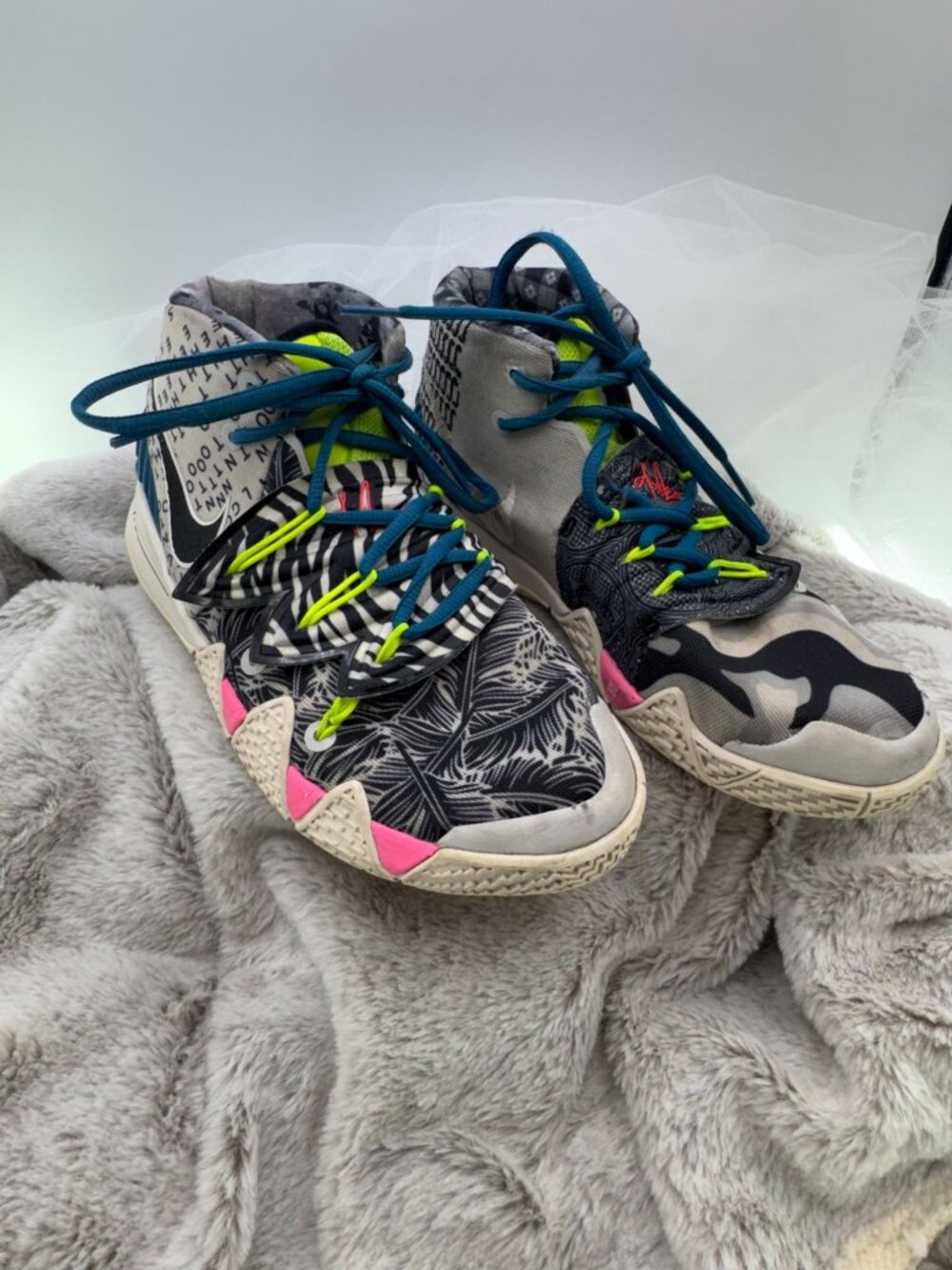Nike Kybrid S2 'What the neon' Patterned Basketball Shoes - Youth 5Y